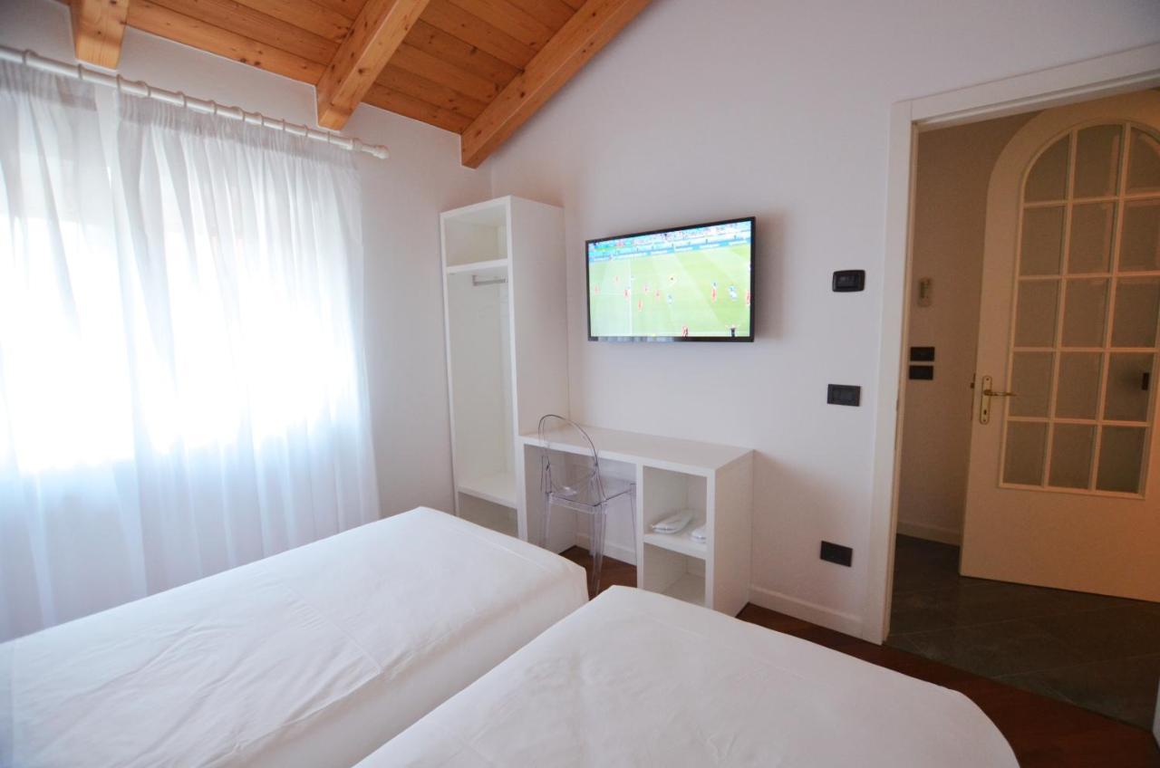 Attic Suite Palme 加尔达湖滨 外观 照片